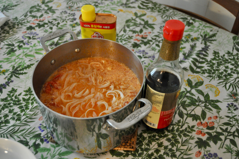 Hetty McKinnon's Tomato and Egg Drop Noodle Soup Pot Hetty McKinnon's Tomato and Egg Drop Noodle Soup Pot